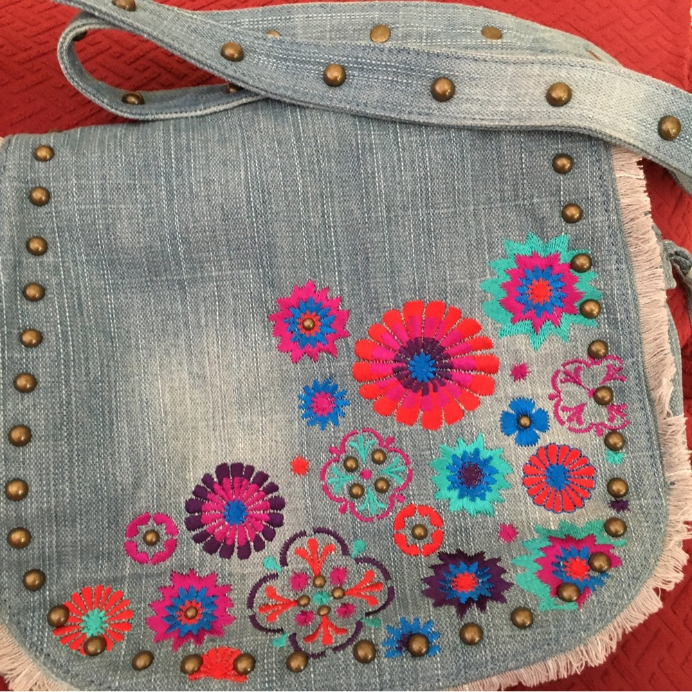 Steven by Steve Madden denim crossbody embroidered handbag. - Picture 4 of 6